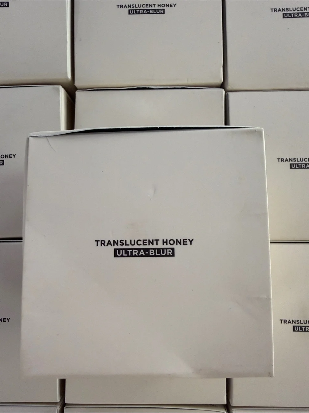 laura mercier Translucent Loose Setting Powder Ultra-Blur — White/Cream Box